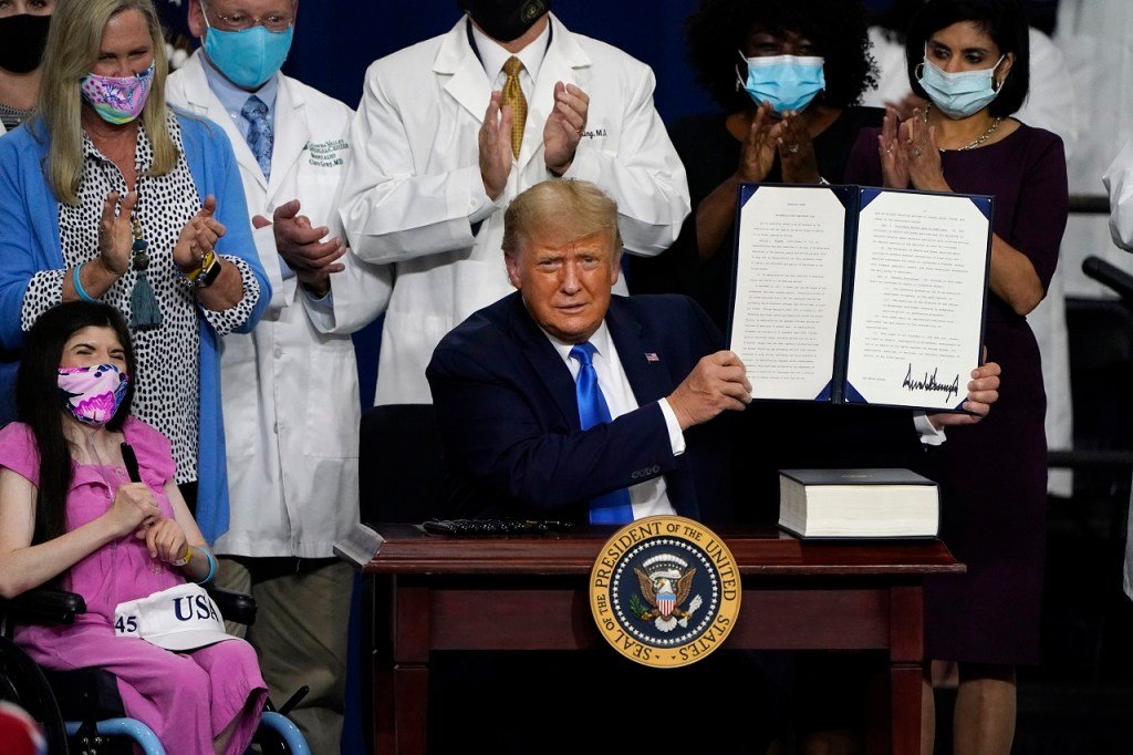 Trump Signs Health Care Executive Order at North Carolina Campaign Stop